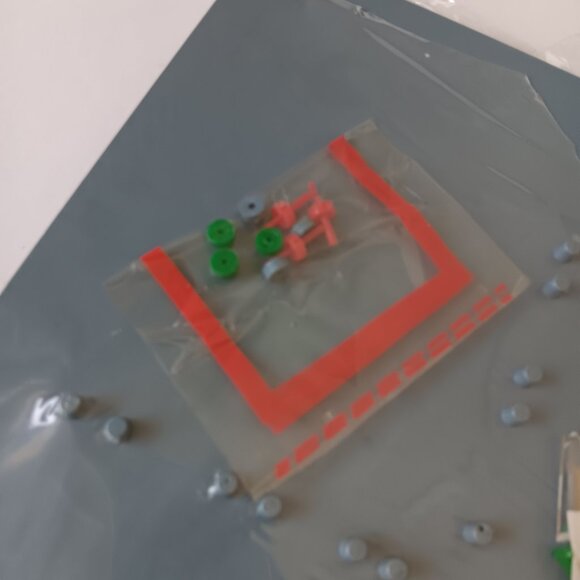 Darice Plastic Canvas Cutting Workshop 14" x 11" + 10 Sheets Clear Plastic Canva - Picture 4 of 11